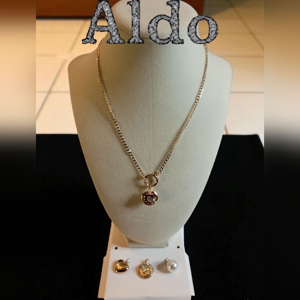 Aldo Gold Tone Rose Charm Necklace With Interchangeable Charms NWT